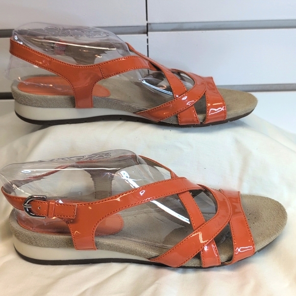 Geox Respira Italian Patent Leather Formosa Sandals Size 8 NWOB - Picture 2 of 8